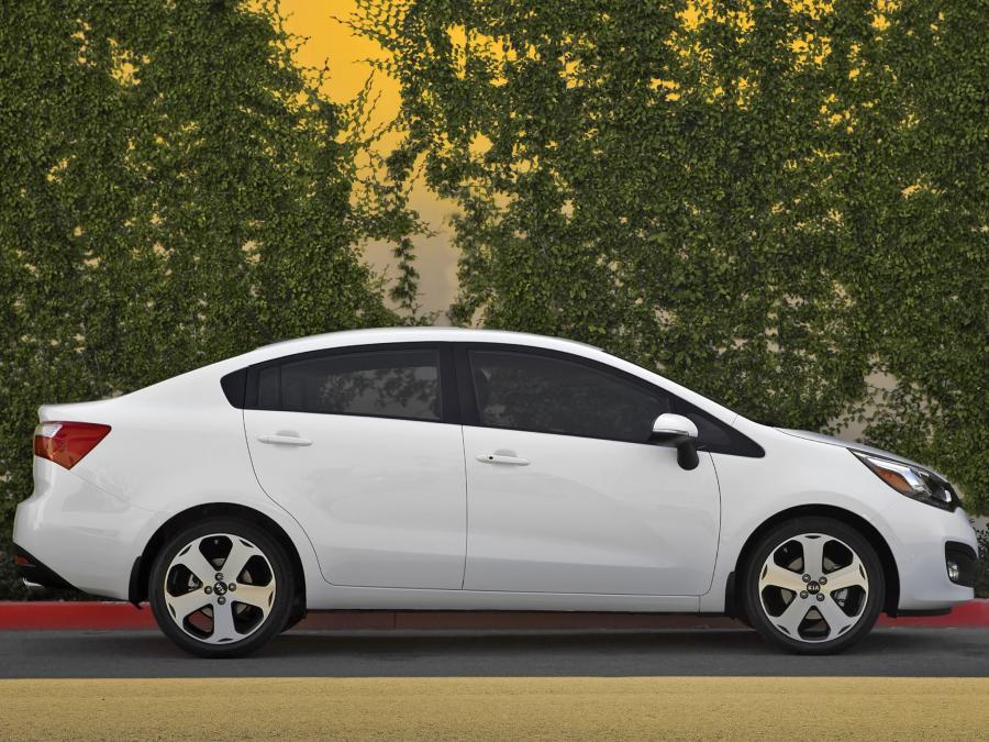  Kia Rio Sedan 2011 года  (US) (фото 7 из 22)